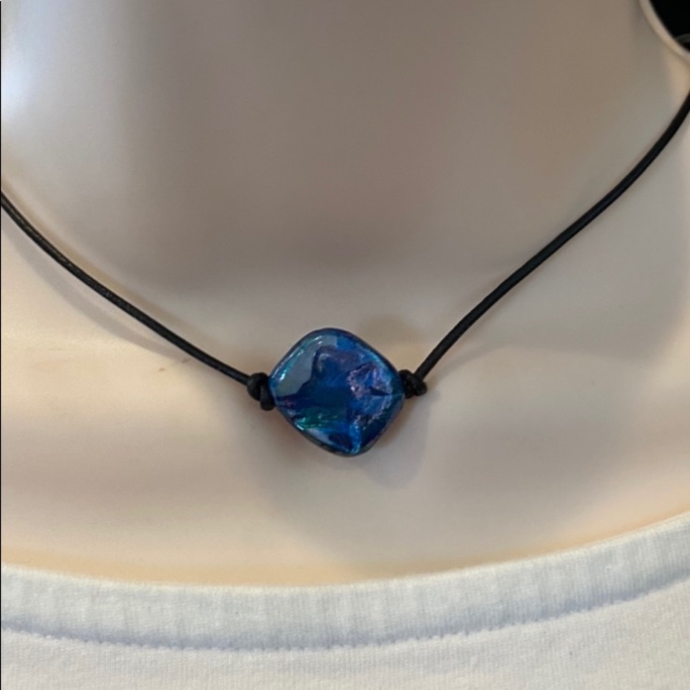 SJC Opalescent Blue Mother of Pearl Necklace - Picture 2 of 7